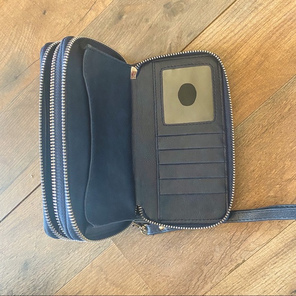 💙🧡 Spacious Wallet 💙🧡 - Picture 2 of 3